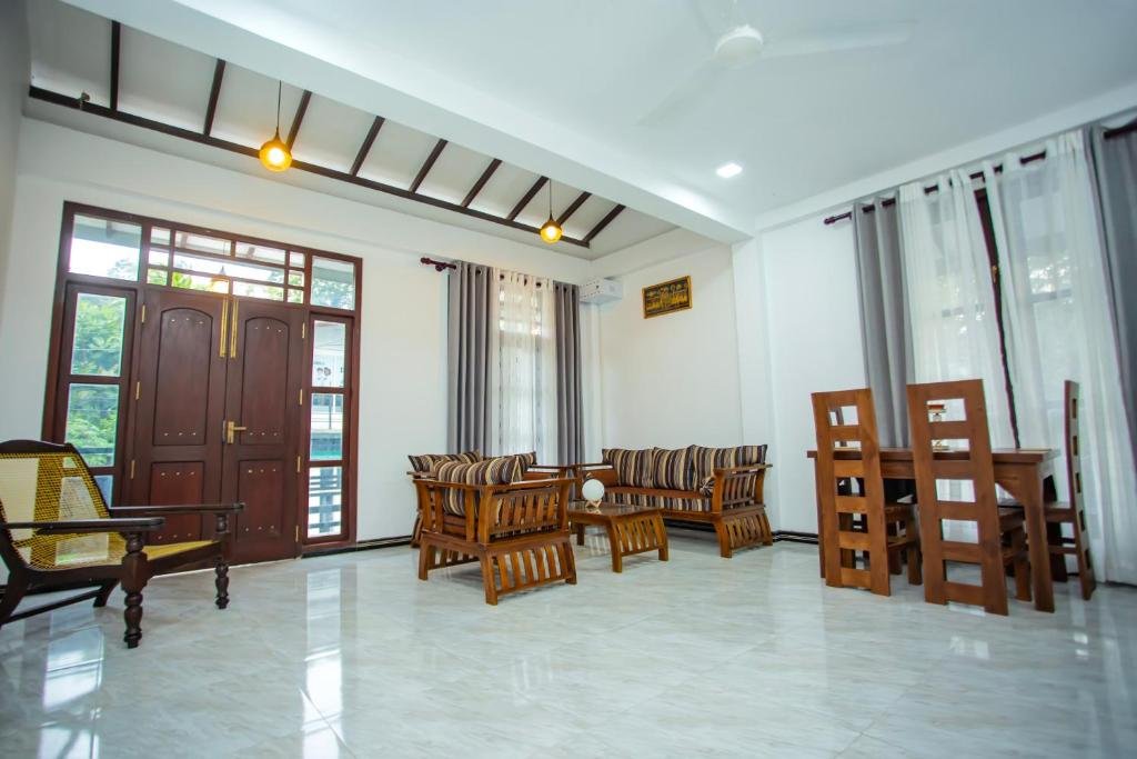 Ceylon Heights Villa living area